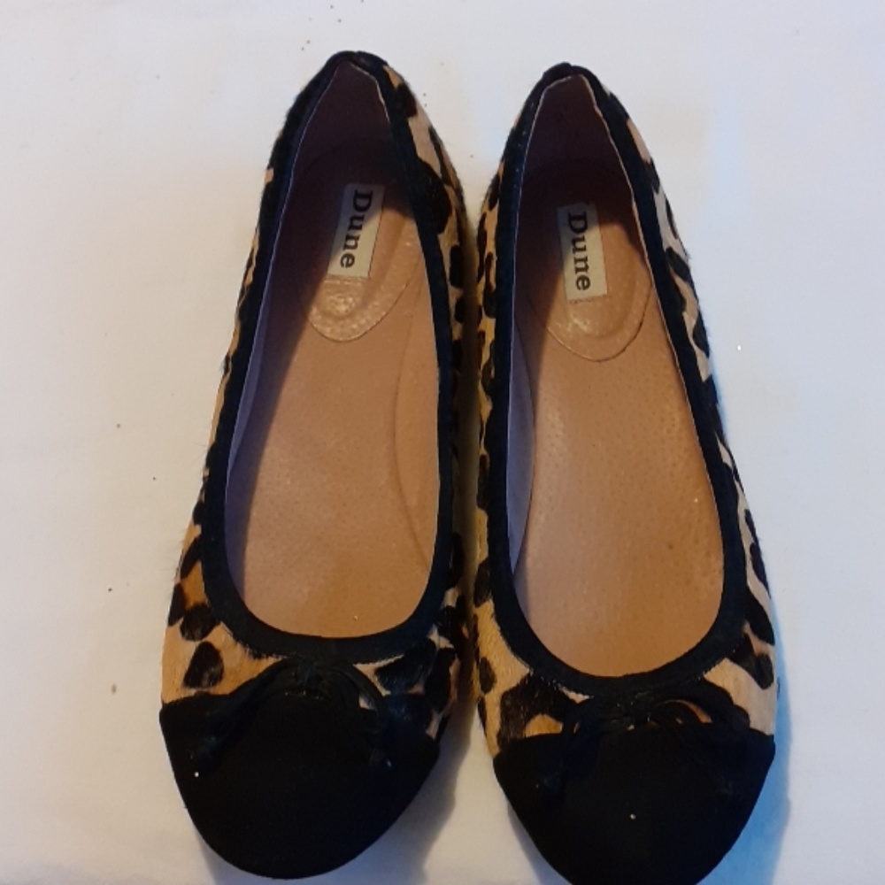 Flat shoes